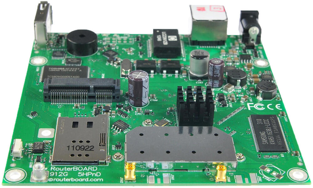 Маршрутизатор Mikrotik RB912UAG (RB912UAG-2HPnD), 600Mhz Atheros CPU, 64MB RAM, 1xGigabit (RB912UAG-2HPND) (1410405)
