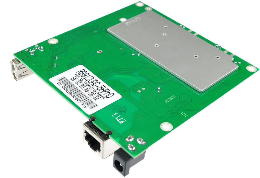 Маршрутизатор Mikrotik RB912UAG (RB912UAG-2HPnD), 600Mhz Atheros CPU, 64MB RAM, 1xGigabit (RB912UAG-2HPND) (1410405)